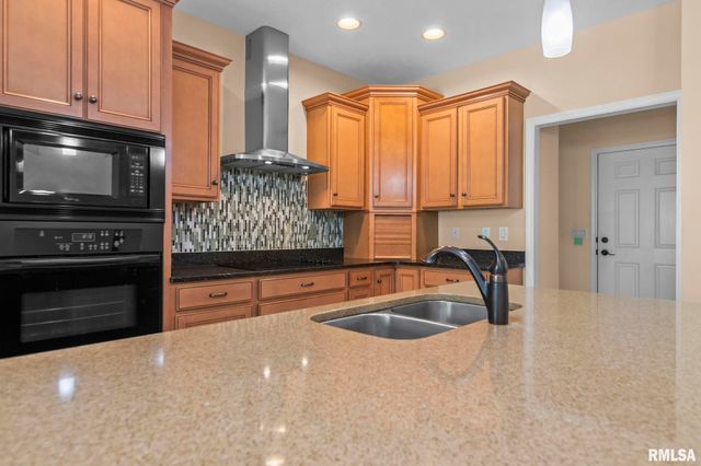 3305 Cash River Road, Springfield, IL 62711