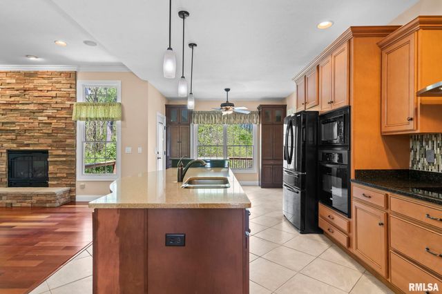 3305 Cash River Road, Springfield, IL 62711