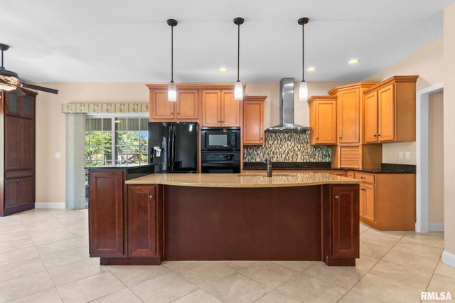 3305 Cash River Road, Springfield, IL 62711