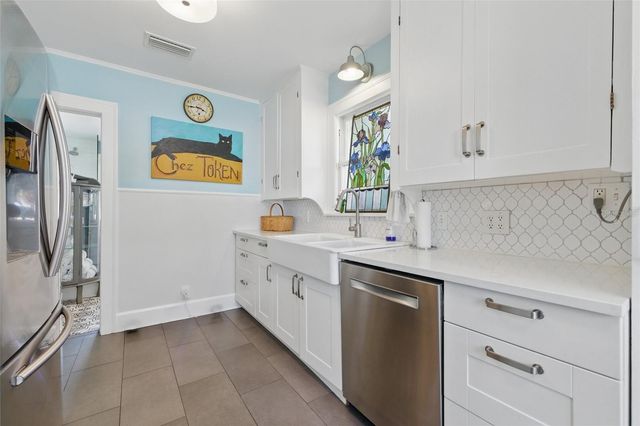 2251 8TH AVENUE N, St Petersburg, FL 33713