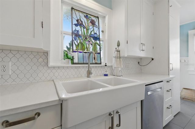 2251 8TH AVENUE N, St Petersburg, FL 33713