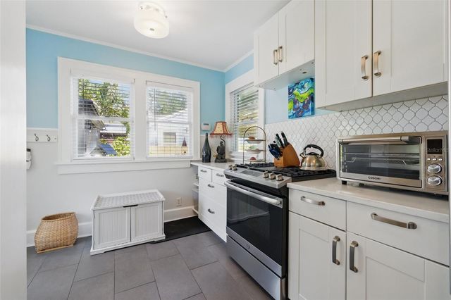 2251 8TH AVENUE N, St Petersburg, FL 33713