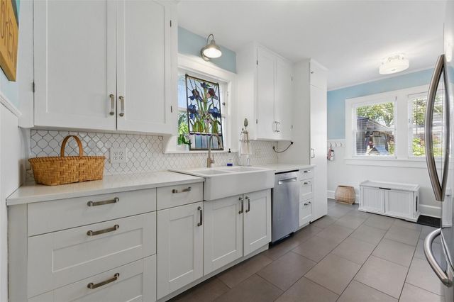 2251 8TH AVENUE N, St Petersburg, FL 33713