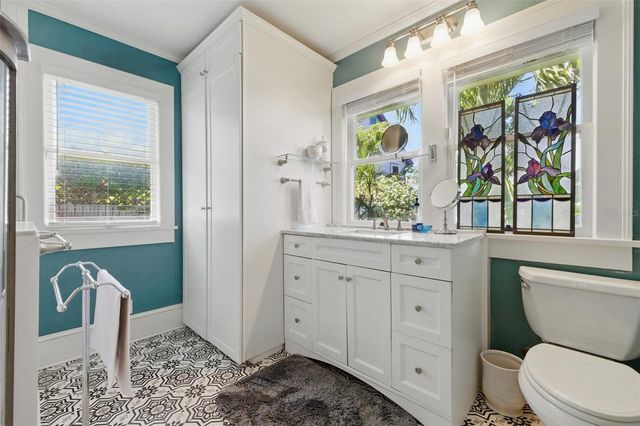 2251 8TH AVENUE N, St Petersburg, FL 33713