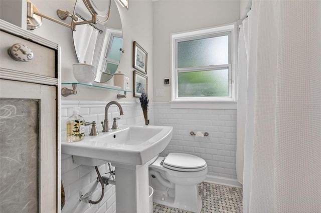 2251 8TH AVENUE N, St Petersburg, FL 33713