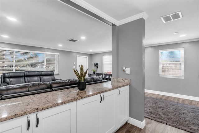 841 NE 59th St, Oakland Park, FL 33334
