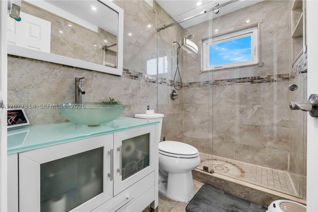 841 NE 59th St, Oakland Park, FL 33334