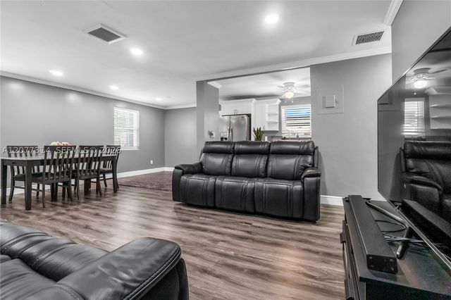 841 NE 59th St, Oakland Park, FL 33334