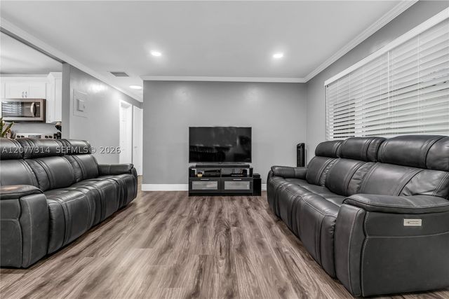 841 NE 59th St, Oakland Park, FL 33334