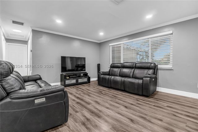 841 NE 59th St, Oakland Park, FL 33334