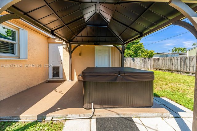 841 NE 59th St, Oakland Park, FL 33334