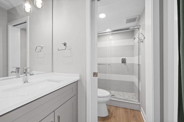 5505 Lakeside Drive 2F, Lisle, IL 60532