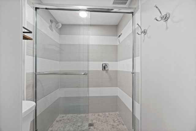 5505 Lakeside Drive 2F, Lisle, IL 60532