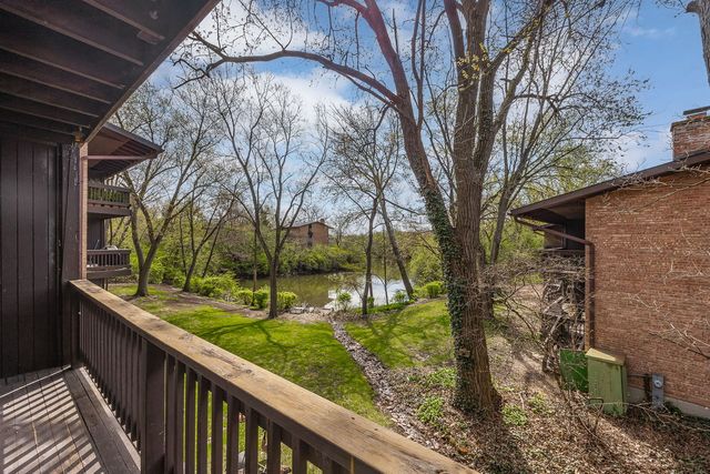 5505 Lakeside Drive 2F, Lisle, IL 60532