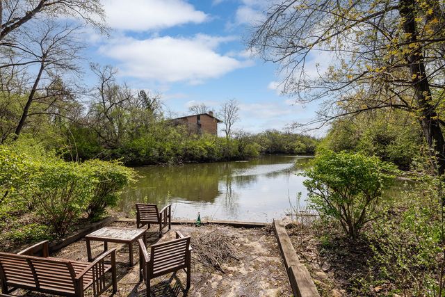 5505 Lakeside Drive 2F, Lisle, IL 60532