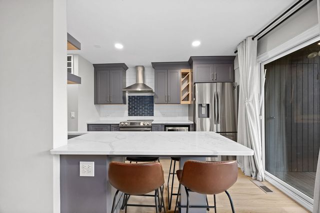 5505 Lakeside Drive 2F, Lisle, IL 60532