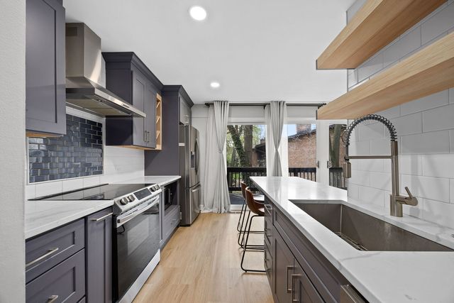 5505 Lakeside Drive 2F, Lisle, IL 60532