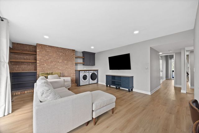 5505 Lakeside Drive 2F, Lisle, IL 60532