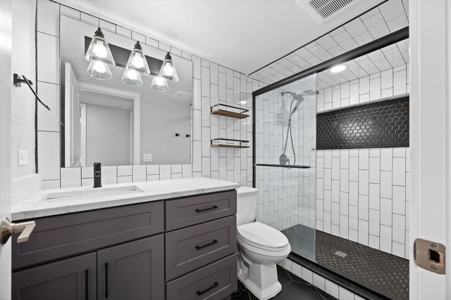 5505 Lakeside Drive 2F, Lisle, IL 60532