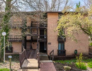 5505 Lakeside Drive 2F, Lisle, IL 60532