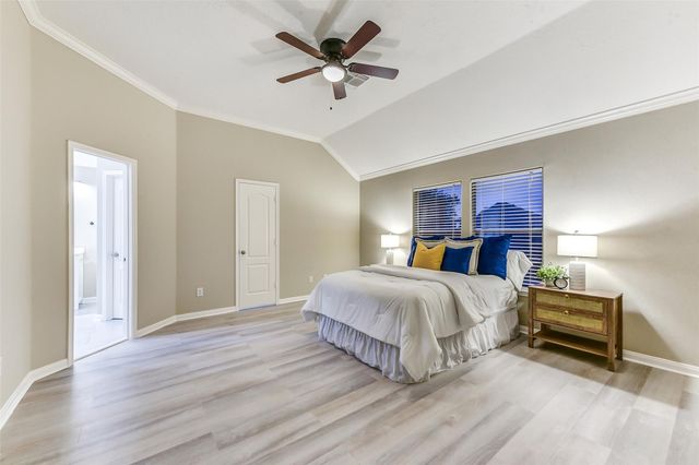 1107 Sunset Lakes Drive, Pearland, TX 77581