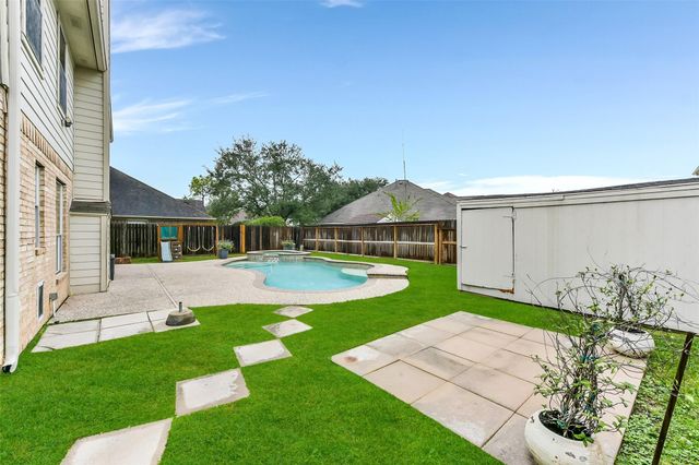 1107 Sunset Lakes Drive, Pearland, TX 77581