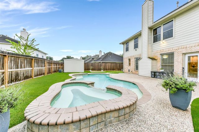 1107 Sunset Lakes Drive, Pearland, TX 77581