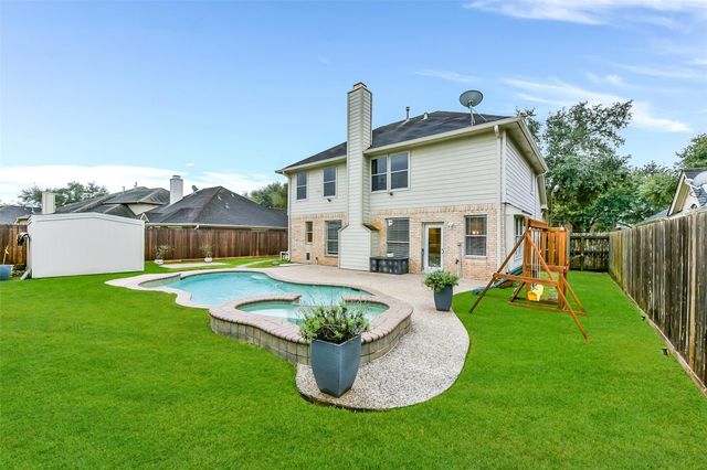 1107 Sunset Lakes Drive, Pearland, TX 77581