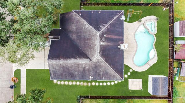 1107 Sunset Lakes Drive, Pearland, TX 77581