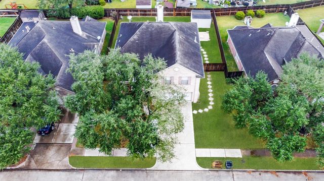 1107 Sunset Lakes Drive, Pearland, TX 77581