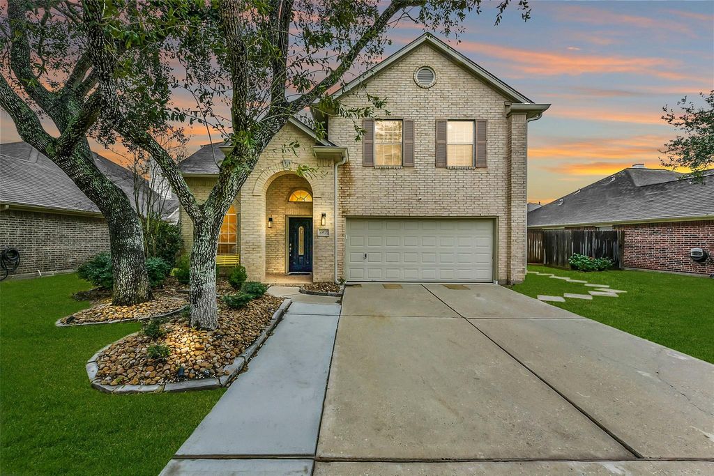 1107 Sunset Lakes Drive, Pearland, TX 77581