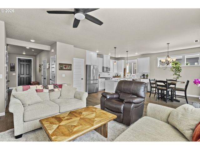 923 Nw 26TH Way, Battle Ground, WA 98604