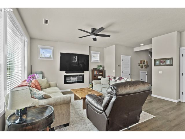 923 Nw 26TH Way, Battle Ground, WA 98604
