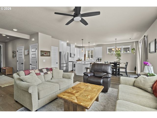 923 Nw 26TH Way, Battle Ground, WA 98604