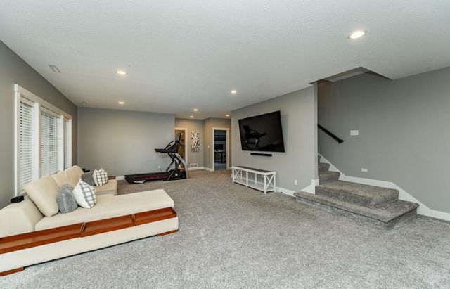 2108 Whitlee Lane SW, Rochester, MN 55902