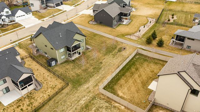 2108 Whitlee Lane SW, Rochester, MN 55902