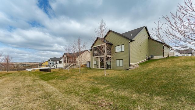 2108 Whitlee Lane SW, Rochester, MN 55902