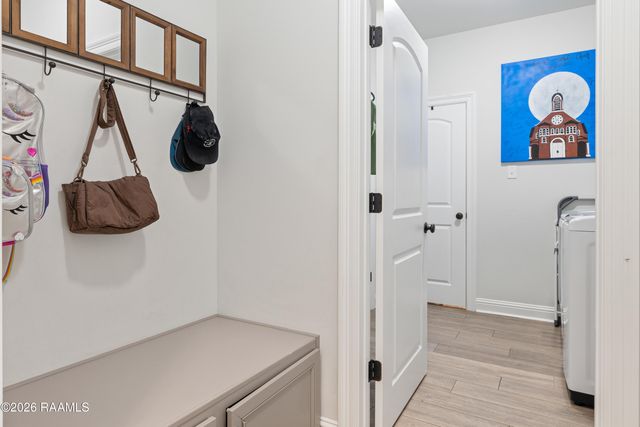 409 Atmos Energy Drive, Lafayette, LA 70506