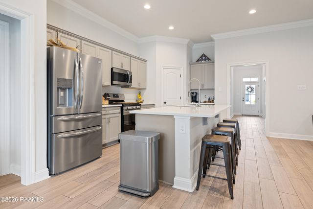 409 Atmos Energy Drive, Lafayette, LA 70506