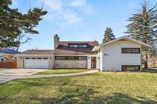 20 Forbes Road, Riverside, IL 60546