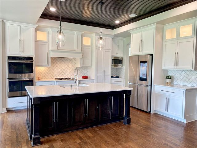 24205 W 111th Place, Olathe, KS 66061