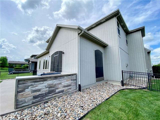 24205 W 111th Place, Olathe, KS 66061