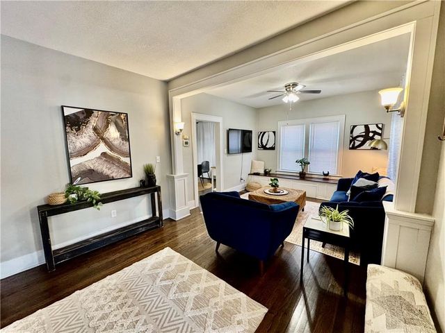 618 SE Miller Street, Lee's Summit, MO 64063