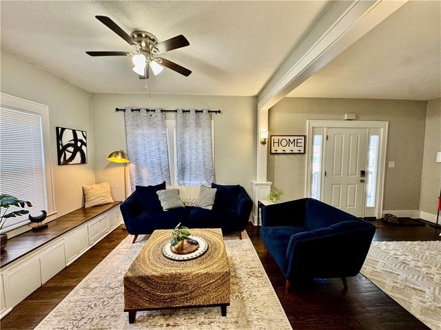 618 SE Miller Street, Lee's Summit, MO 64063