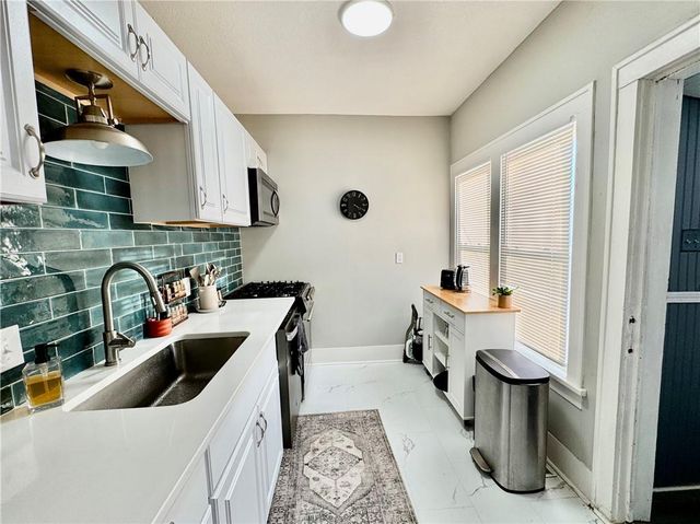 618 SE Miller Street, Lee's Summit, MO 64063