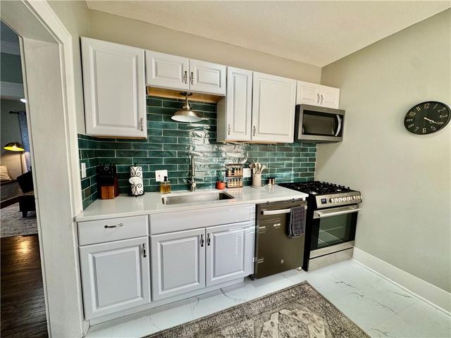 618 SE Miller Street, Lee's Summit, MO 64063