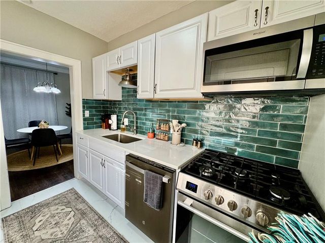 618 SE Miller Street, Lee's Summit, MO 64063