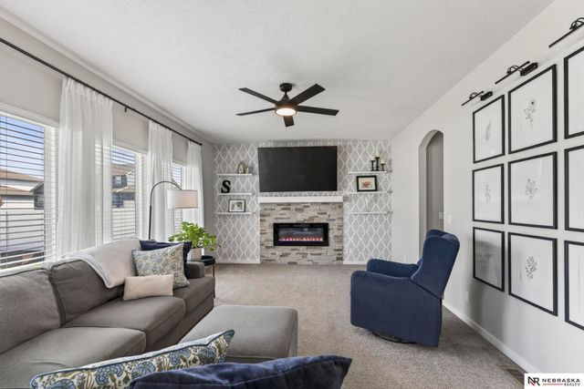 21356 H Street, Omaha, NE 68022
