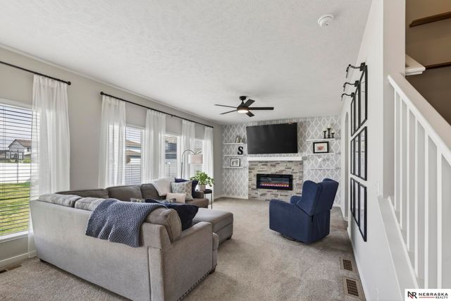 21356 H Street, Omaha, NE 68022