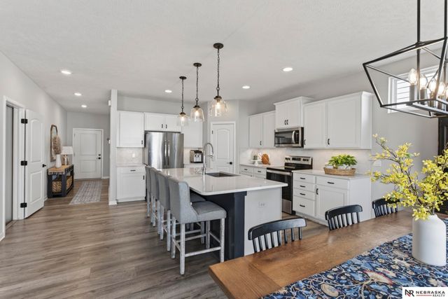 21356 H Street, Omaha, NE 68022